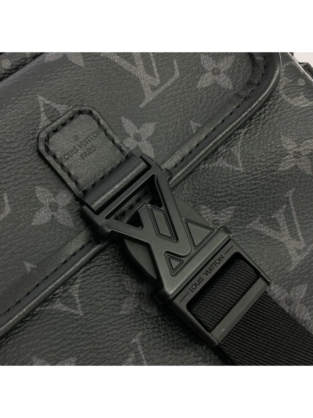 Louis Vuitton Monogram Eclipse Getaway Messenger Shoulder